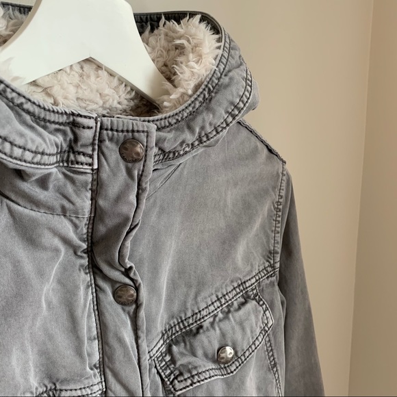 ♡ Aritzia Talula Sherpa Lined Jacket - Picture 5 of 10